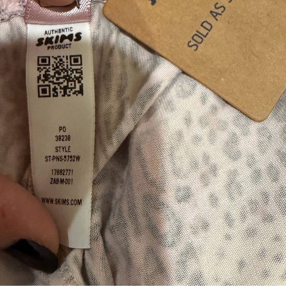 NWT SKIMS long sleeve button up pajama set women's size large animal print - Picture 8 of 13